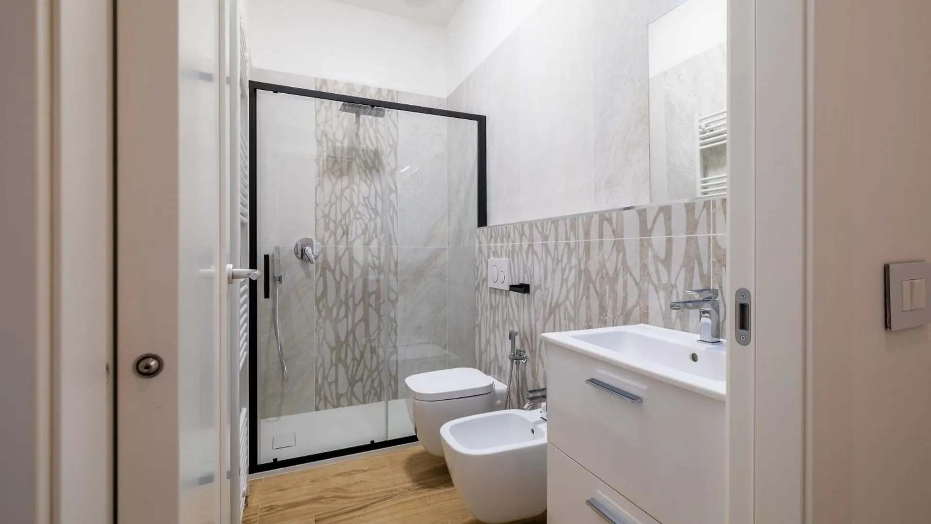 Homeby, Due Agosto Suites Bologna 0*,